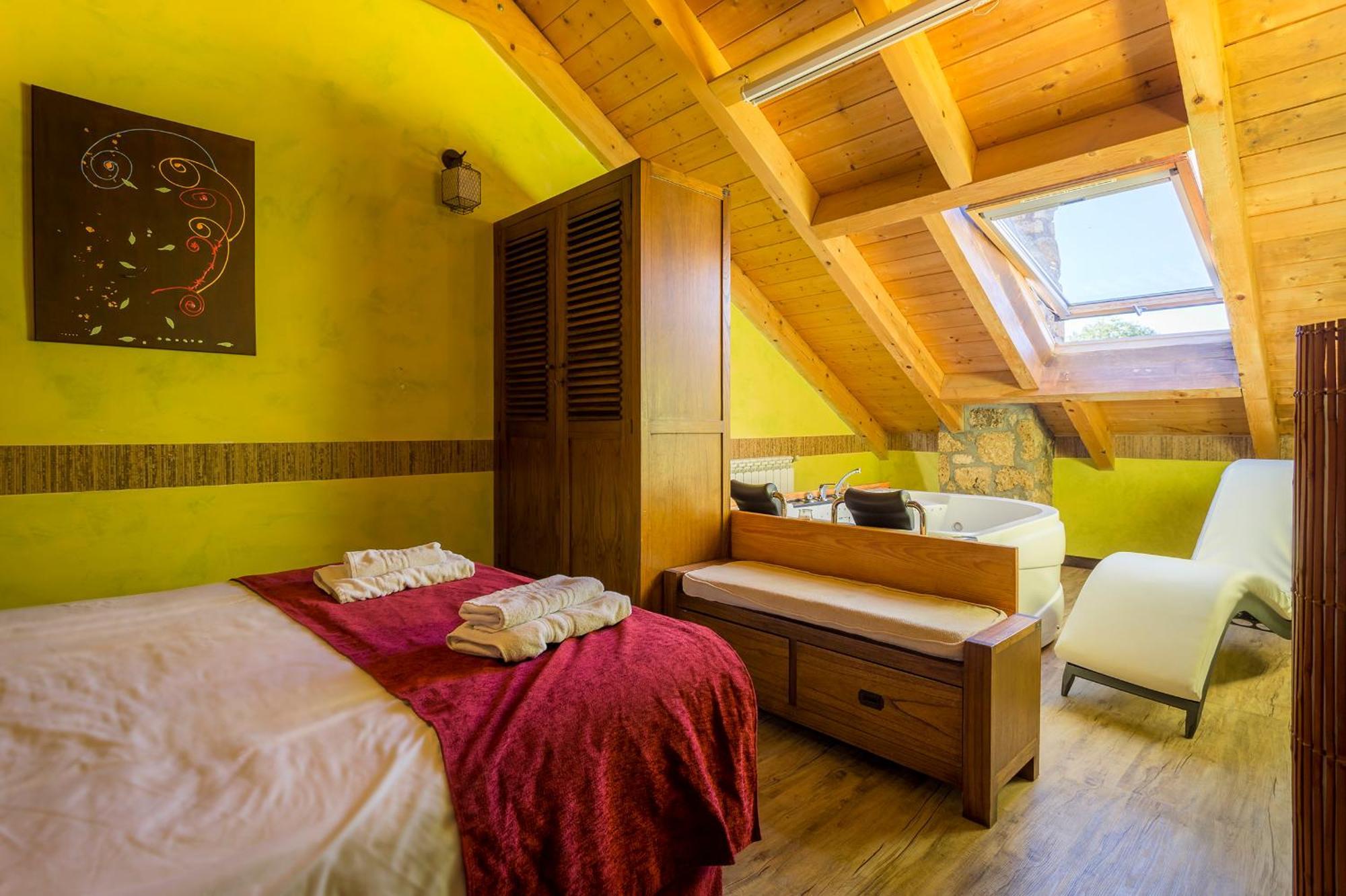 Hotel Balcon Del Pirineo Rural Ordesa Buesa Esterno foto